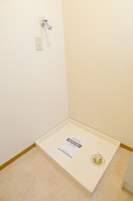 物件内観写真17　(洗濯機置場)