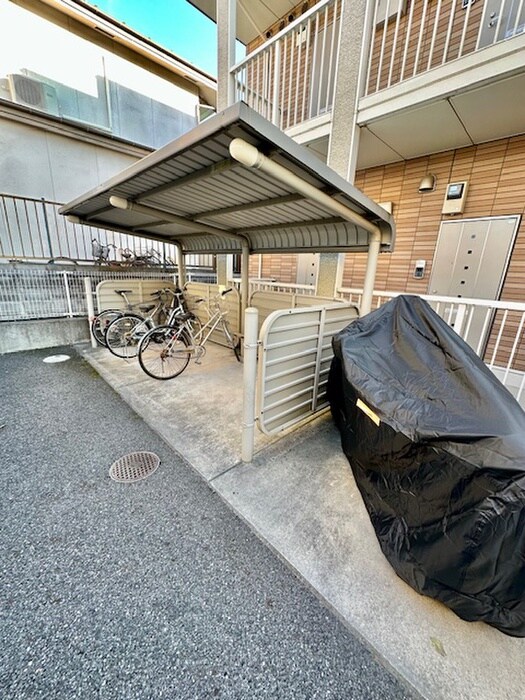 物件外観写真3　(駐輪場)