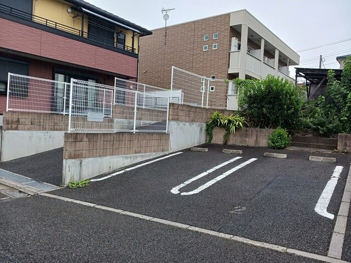 物件外観写真4　(駐車場)