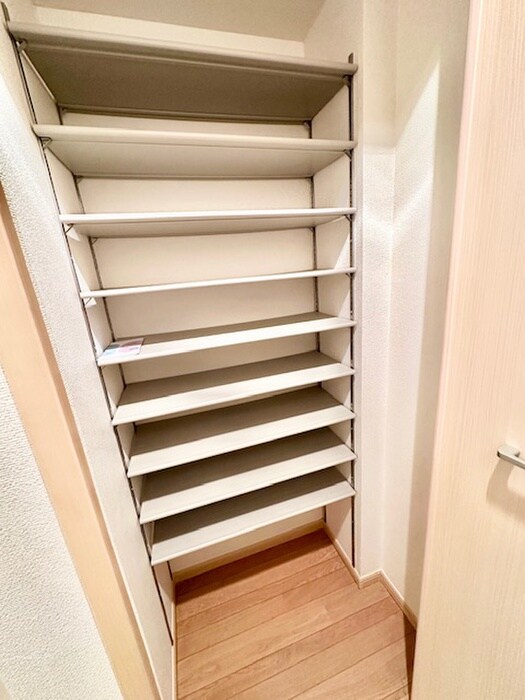 物件内観写真18　(靴箱)