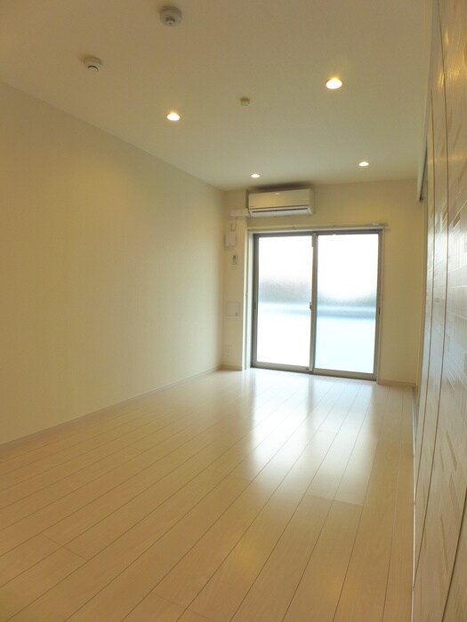 物件内観写真4　(居室)