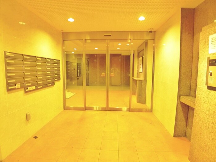 物件外観写真4　(エントランス部分)