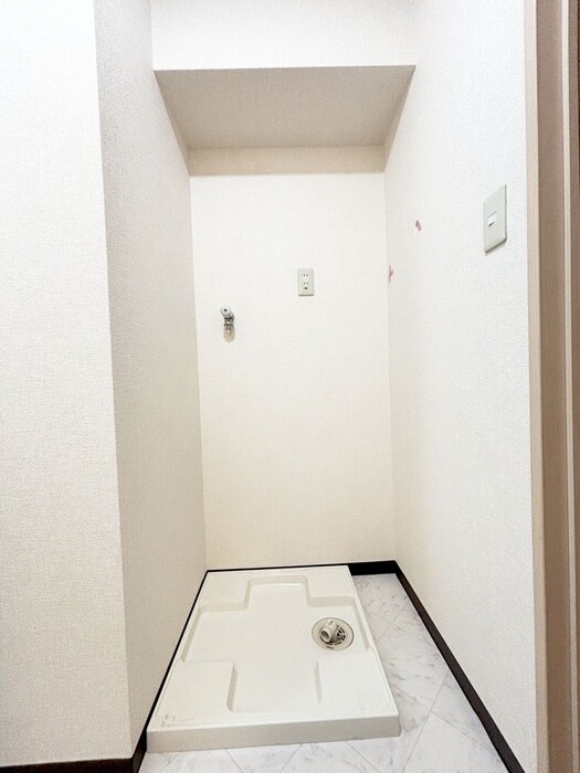 物件内観写真12　(洗濯機置場)