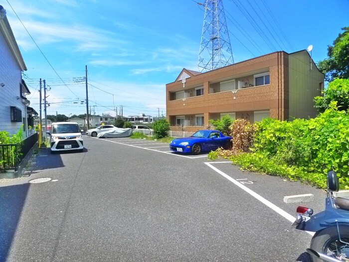 物件外観写真3　(駐車場)