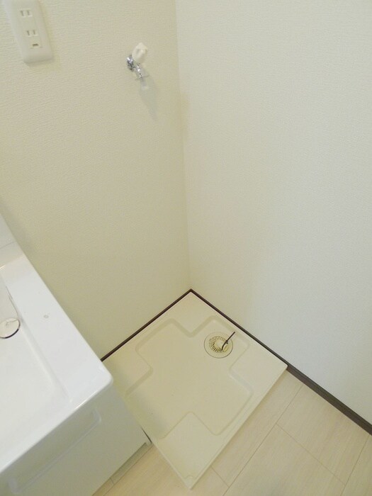 物件内観写真14　(洗濯機置場)