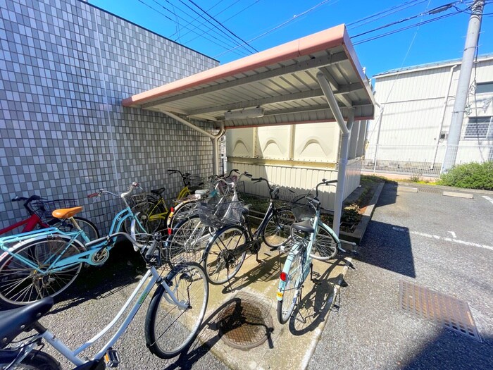 物件外観写真4　(駐輪場)