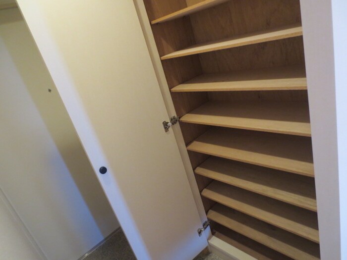 物件内観写真6　(靴箱)