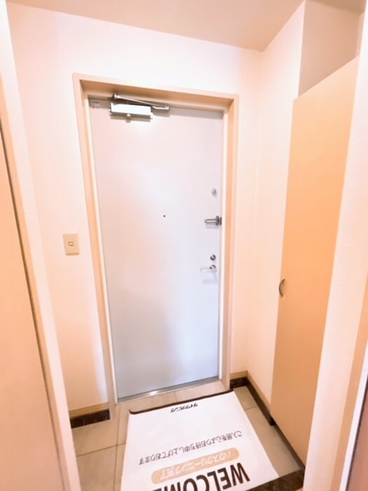 物件内観写真13　(玄関)