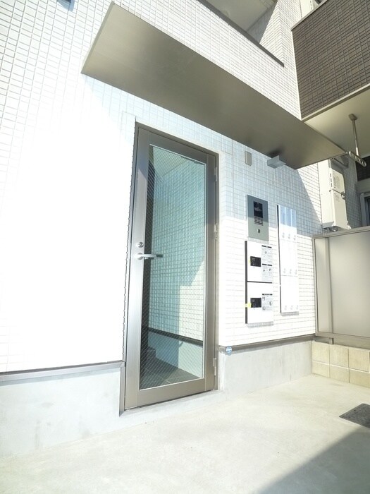 物件外観写真4　(エントランス部分)