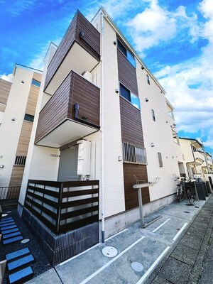 ティアラ三郷外観写真