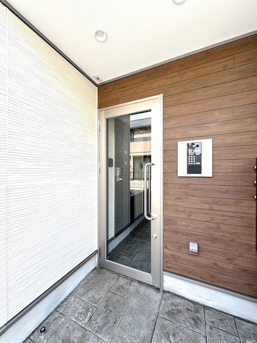 物件外観写真3　(エントランス部分)