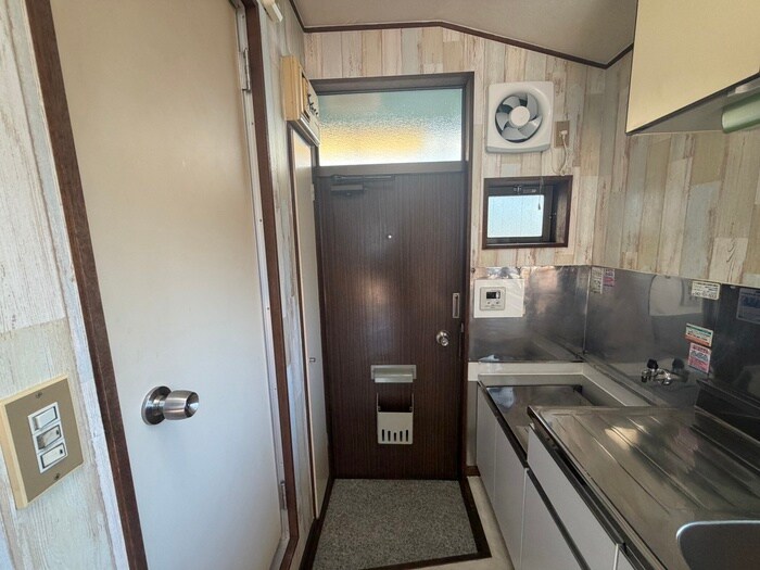 物件内観写真7　(玄関)