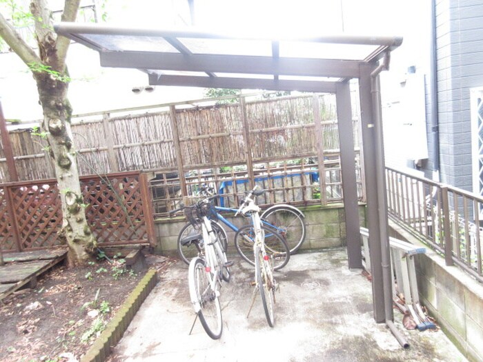 物件外観写真4　(駐輪場)