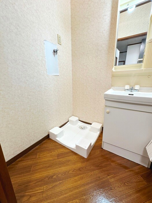 物件内観写真15　(洗濯機置場)