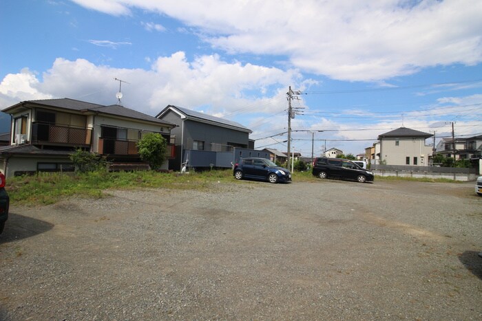 物件外観写真5　(駐車場)