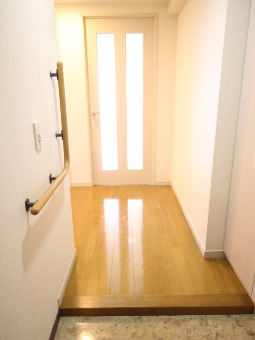 物件内観写真14　(玄関)
