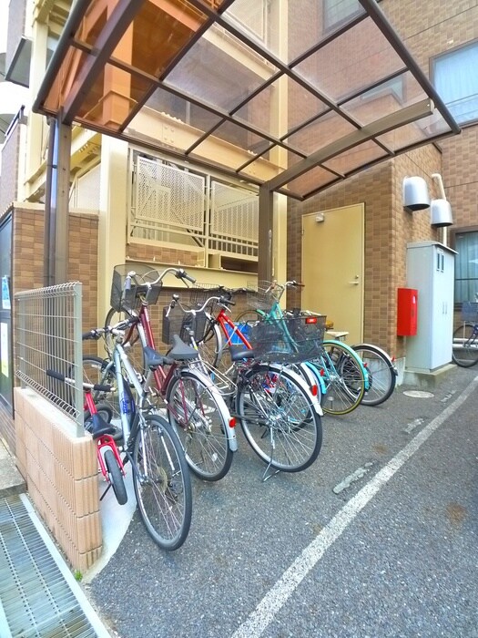 物件外観写真4　(駐輪場)