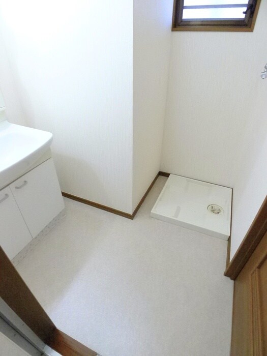 物件内観写真14　(洗濯機置場)