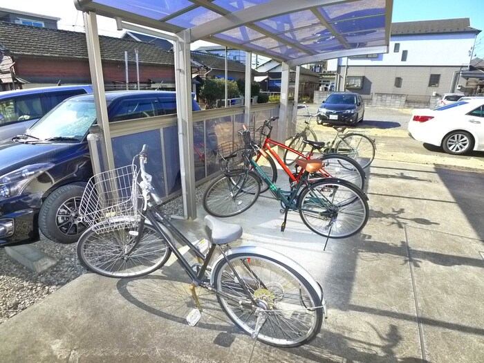 物件外観写真4　(駐輪場)