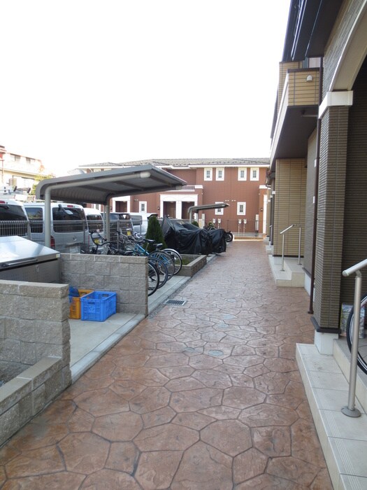 物件外観写真4　(エントランス部分)