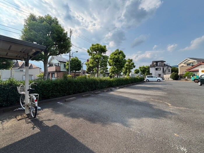 物件外観写真5　(駐車場)