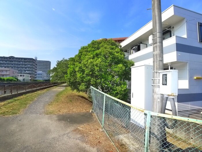 物件外観写真3　(周辺環境)