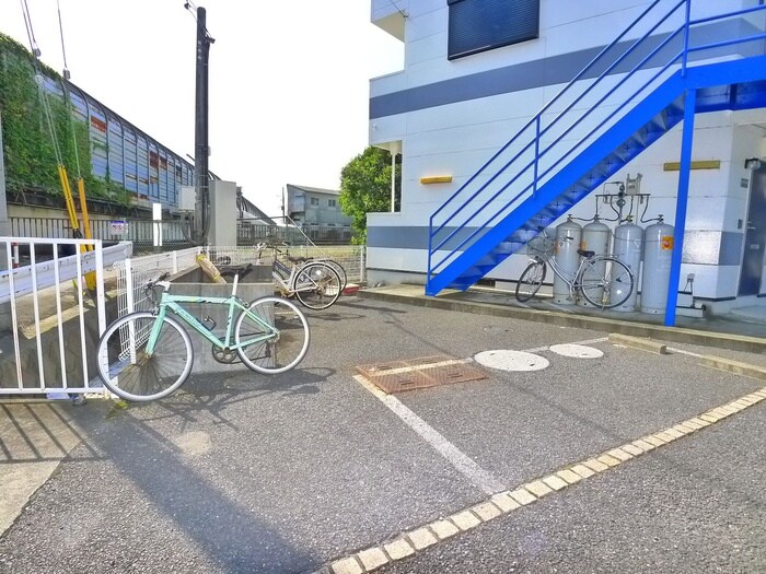 物件外観写真5　(駐車場)