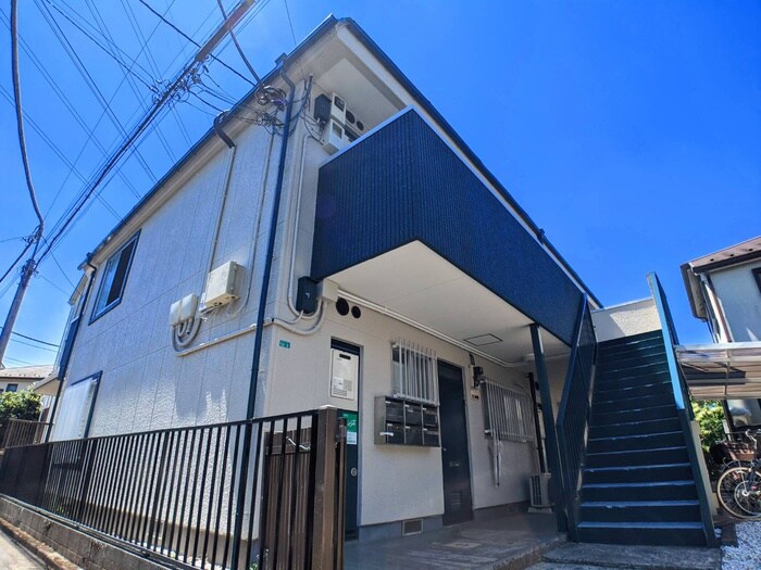 物件外観写真2　(エントランス部分)