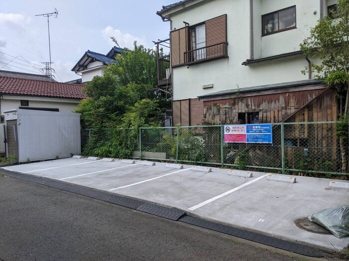 物件外観写真6　(駐車場)