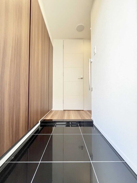 物件内観写真7　(玄関)