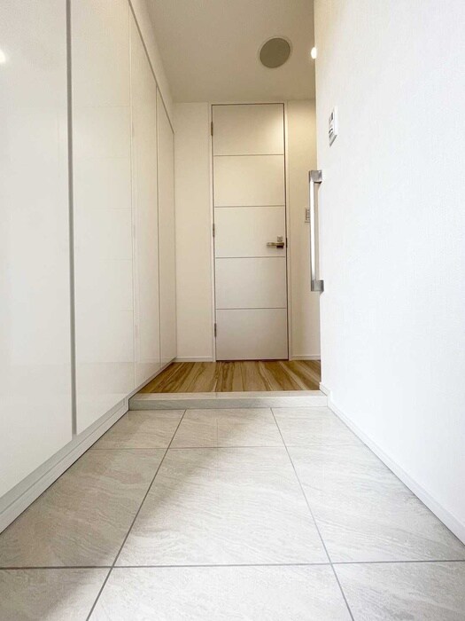 物件内観写真7　(玄関)