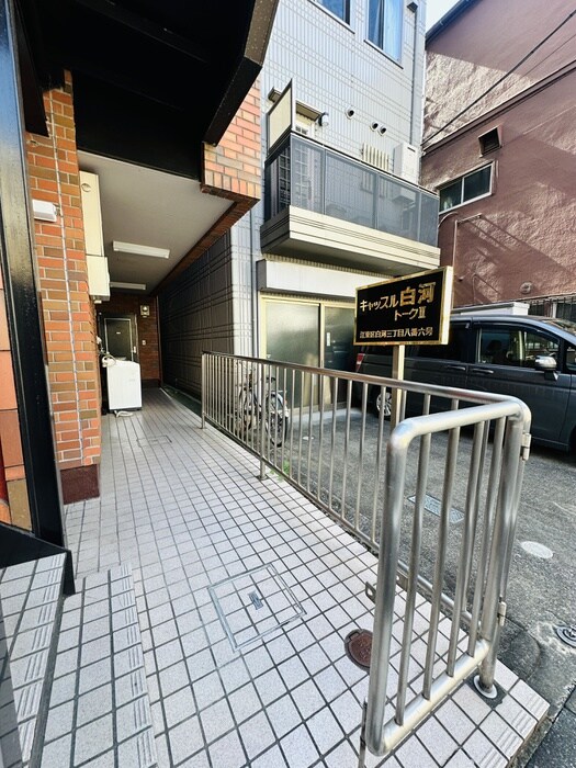 物件外観写真3　(エントランス部分)