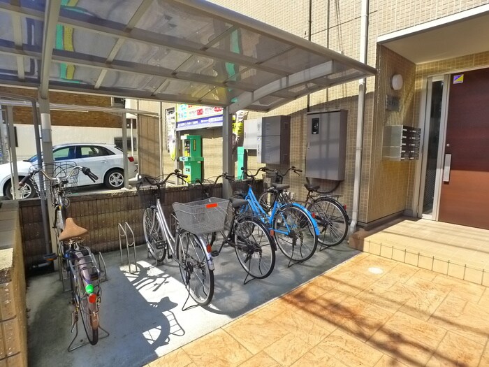 物件外観写真3　(駐輪場)