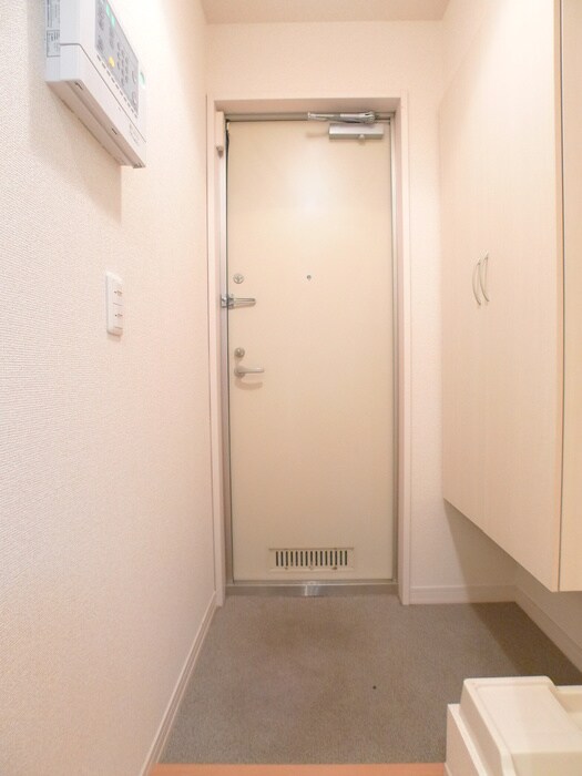 物件内観写真18　(玄関)