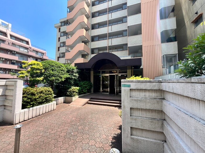 物件外観写真3　(エントランス部分)