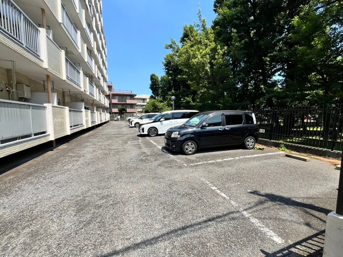 物件外観写真6　(駐車場)