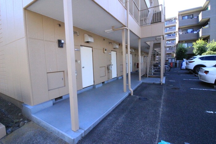 物件外観写真2　(エントランス部分)