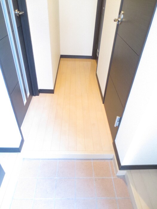 物件内観写真10　(玄関)