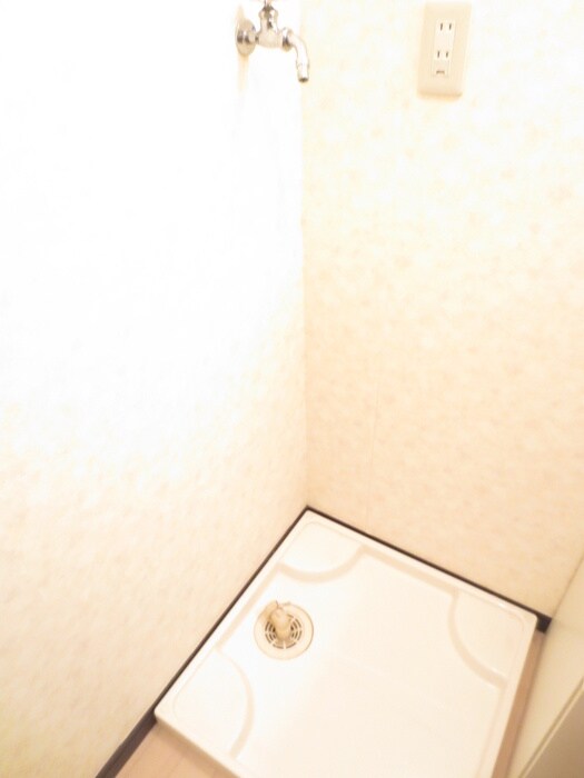 物件内観写真16　(洗濯機置場)