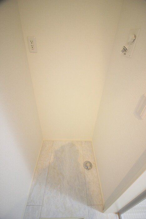 物件内観写真10　(洗濯機置場)