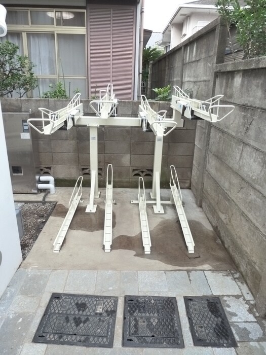 物件外観写真3　(駐輪場)