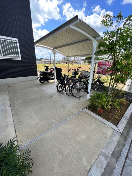 物件外観写真3　(駐輪場)