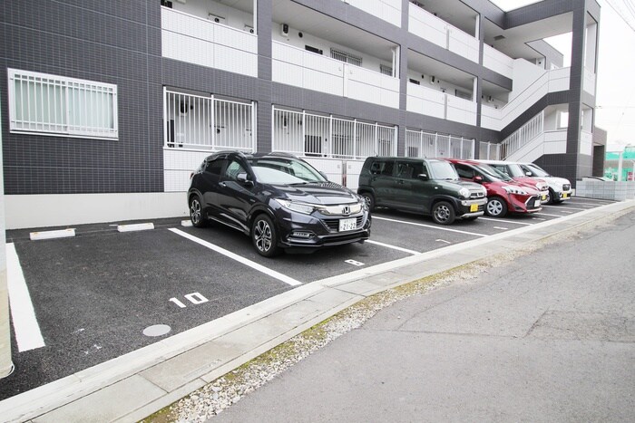 物件外観写真5　(駐車場)