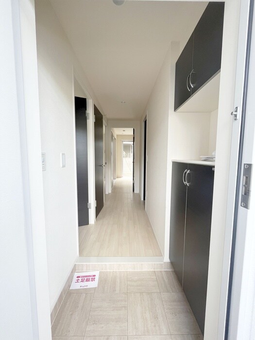 物件内観写真14　(玄関)