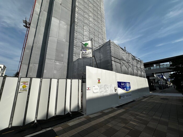 物件外観写真4　(エントランス部分)