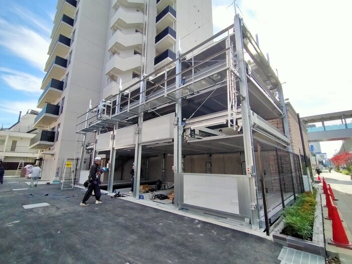 プレジオ西新井の駐車場