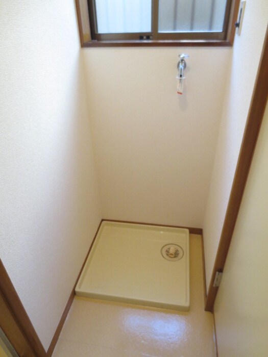 物件内観写真9　(洗濯機置場)