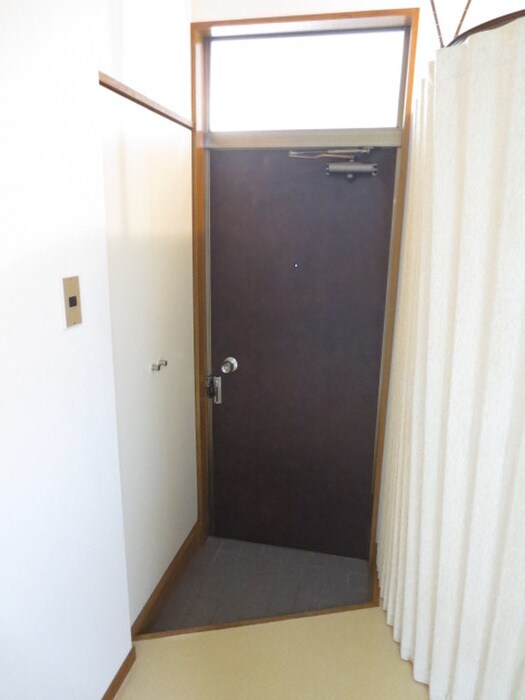 物件内観写真12　(玄関)