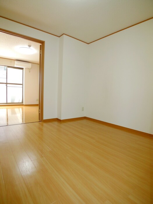 物件内観写真12　(室内からの展望)