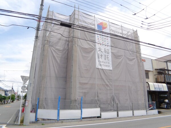 建築中